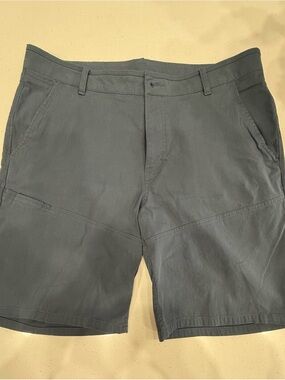 Mountain Hardwear Men's Blue-Gray Flat Front Shorts